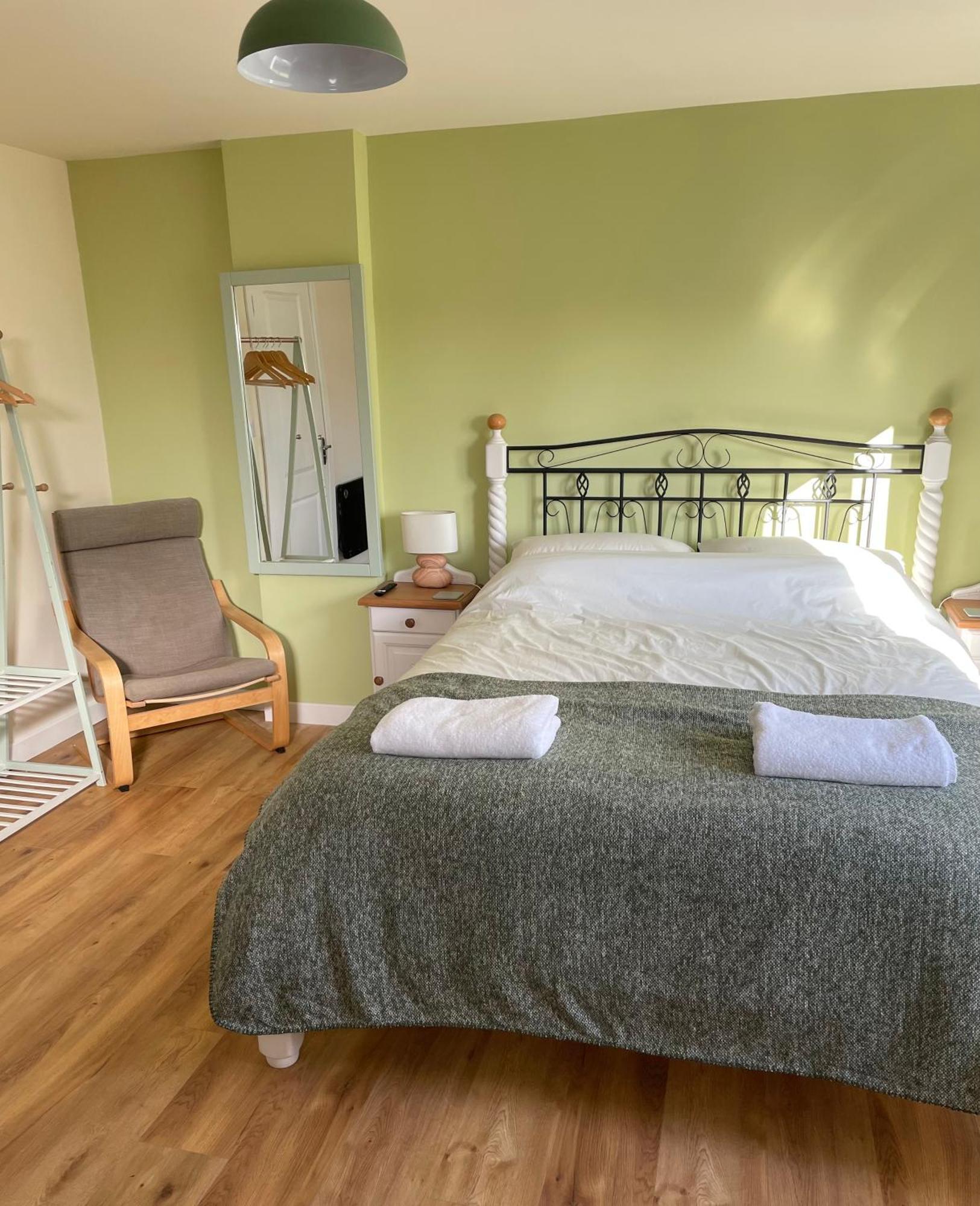Apartamento Mccaffertys Dromahair Exterior foto